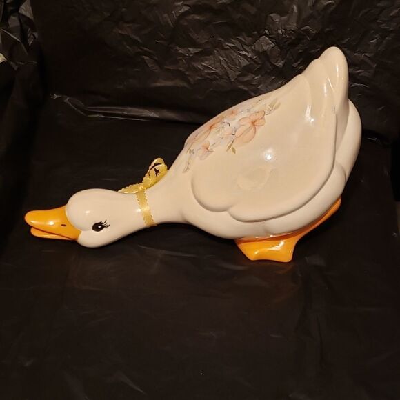 Vintage Pair of Large Porcelain Ducks w/Floral Design - Picture 9 of 11